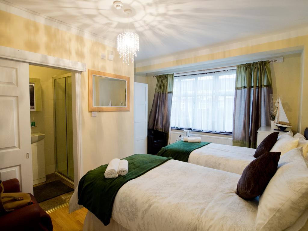 Gable Lodge London Room photo