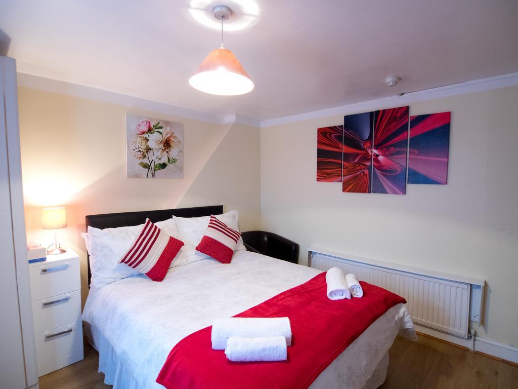 Gable Lodge London Room photo