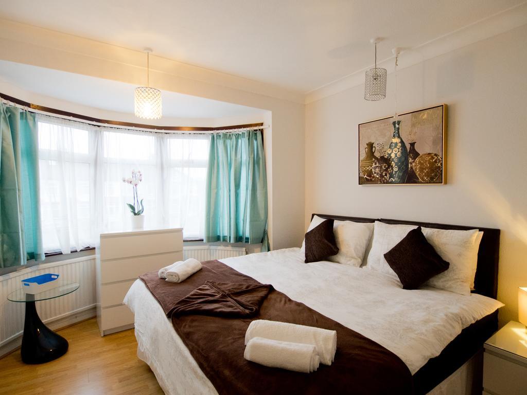 Gable Lodge London Room photo