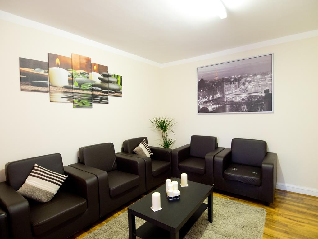Gable Lodge London Room photo