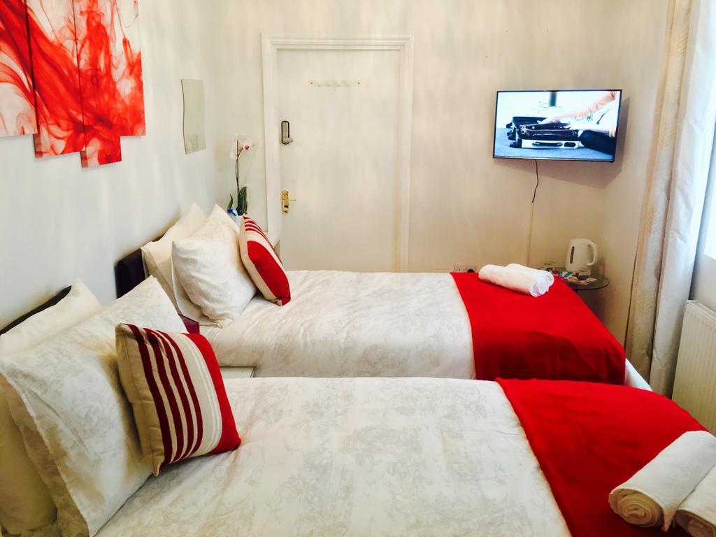 Gable Lodge London Room photo
